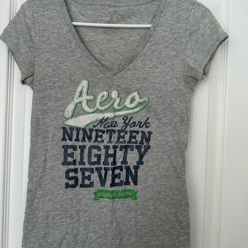 Aeropostale Gray Tee with Navy and Green Graphic